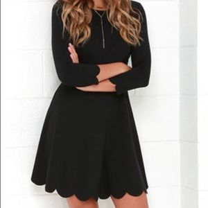 Last one NWOT Lulus black scallop dress siz…